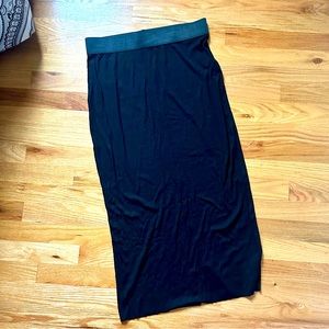 Black ribbed midi-skirt